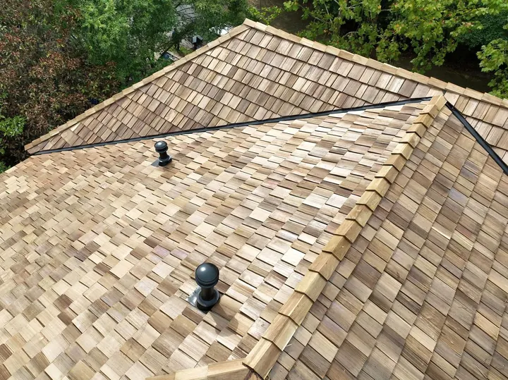 Cedar shake roof with ridge vent detail